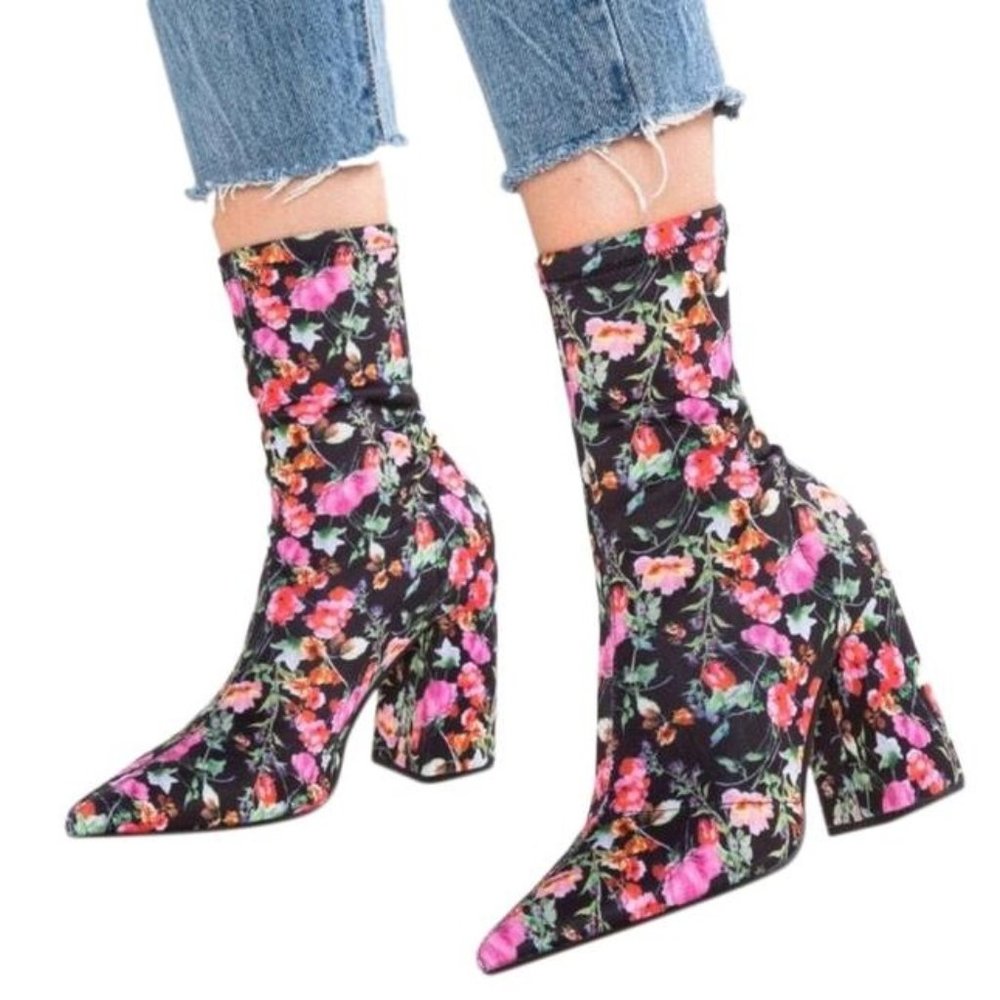 *SOLD*Steve Madden Lombard Pointy Toe Sock Bootie - Picture 2 of 11